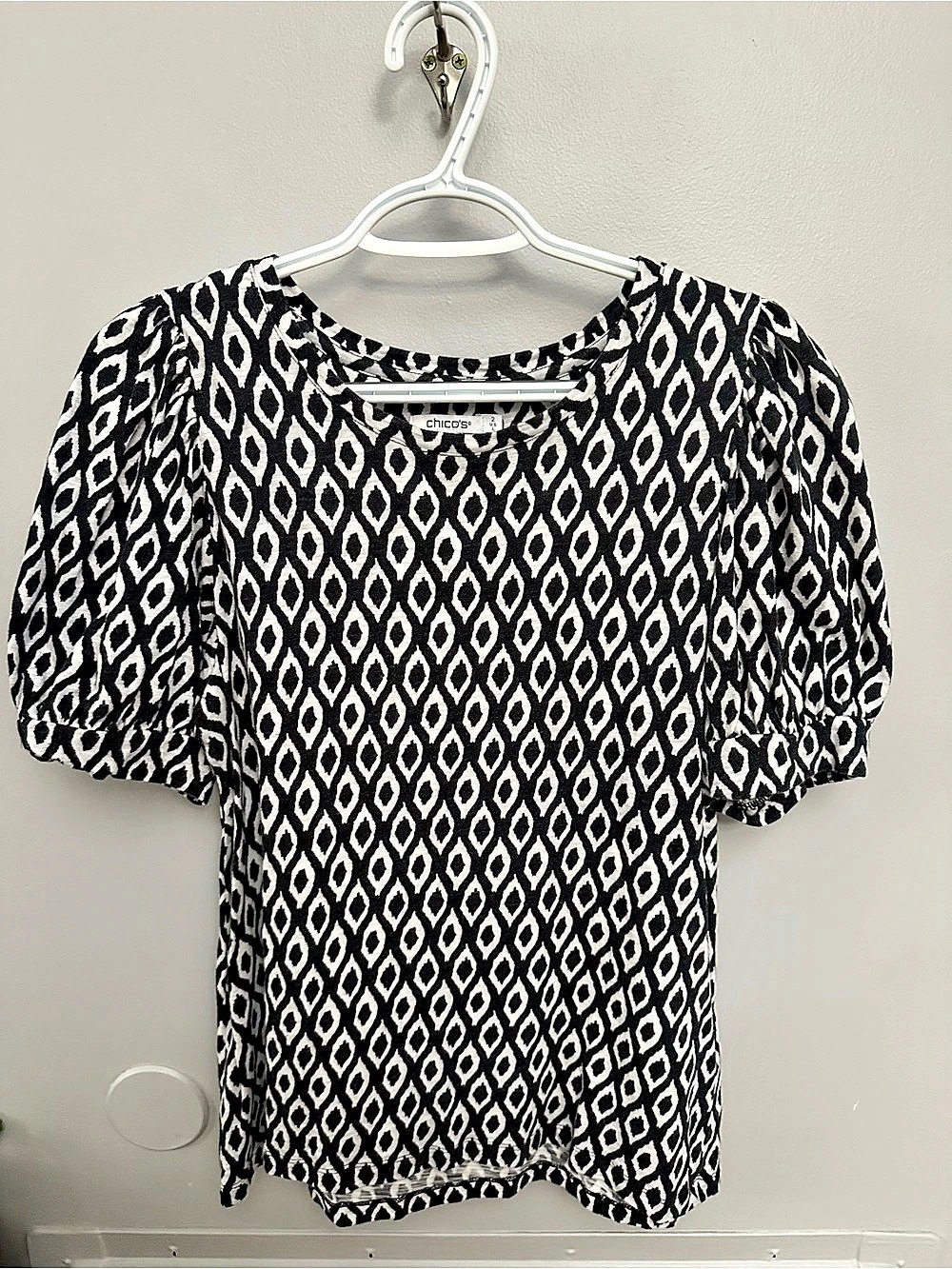 Chico's Geometric Blouse with Puff Sleeves in Black & White Size Large